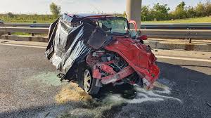 Check spelling or type a new query. Halalos Baleset Az M7 Esen Munkagepnek Csapodott Egy Auto Budapestkornyeke Hu