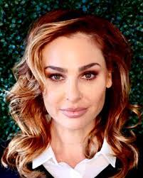 Jennifer Fields's Instagram, Twitter & Facebook