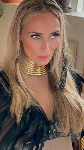 Vinkonupakkar Módel @victoria.bergmann , @dalia.davids lenging Katy long  10/12/14/16/16 Endist í allt að 14 daga Heimagerð augnháralenging Linkur í  Bio Þið getið sent mér skilaboð og fengið súper flottann deal á  vinkonupakka. #