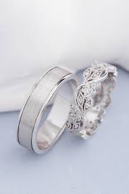 Gold Wedding Bands With Diamonds Unique Wedding Bands Couple Rings Cool Wedding Rings Wedding Ring Sets Unique Wedding Rings Sets His And Hers
