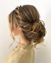 In fact, it is not only for formal occasions; 1001 Ideas And Instructions For Casual Updos Casual Ideas Instructions Updos Hairstylecasual Long Hair Styles Hair Styles Hair Lengths