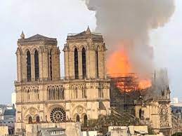 In a triangle between the normandy beaches, le mans and chartres, a more anonymous, but important medieval gothic cathedral can be found: Video Incendiu La Catedrala Notre Dame Structura A Fost SalvatÄƒ Romania Libera