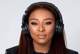 She landed her first gig as a resident dj on a youth dance show jika majika that aired on sabc 1. Murdah Saves Dj Zinhle From Disaster Tswalebs