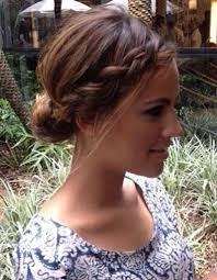 Des Idees De Coiffures Faciles Coiffure Mariage Cheveux Carre Coiffure Invitee Mariage Et Coiffure Facile