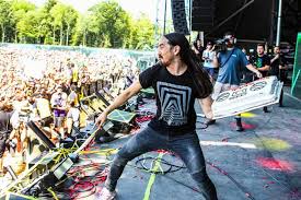 Table of biography1 early life and childhood2 career and professional life3 relationship status4 body measurement and social media early life and childhood the … Steve Aoki Destroys Fan With Cake At Ultra Music Festival Video