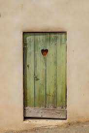 Black And Tan Green Bay Closing Door With Heart In Ancy With Images Gorgeous Doors Beautiful Doors Window Architecture
