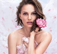 In a galvanizing film about the feeling of true love featuring natalie portman with fiery ardor, passion and even flashes of anger, the new miss dior explores extremes. Best Of Natalie On Twitter Miss Dior Miss Dior Blooming Bouquet Natalie Portman Dior