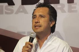 Cuitláhuac solicita al Congreso quitarle dos helicópteros y terrenos al  fiscal Winckler