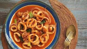 Kepiting yang memiliki tekstur daging yang lembut dan manis ini, sangat pas dipadukan dengan bumbu saus pedas dan gurih ala padang. Resep Cara Membuat Cumi Saus Padang Pakai Rahasia Restoran Nih Moms