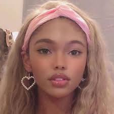 What S Your Assumptions On Me Y2k Y2kfashion Y2kaesthetic Naomicampbell Kyliejenner 2000sfashion 2000s Pari Cute Makeup Aesthetic Makeup Beauty