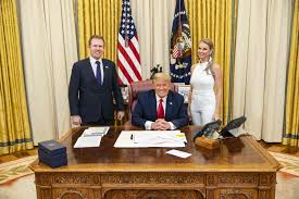 On august 27, 1994, she and her fellow abc news producer, anthony radziwiłł, married in east hampton, new york. What Is Andrew Giuliani S Net Worth Inside Rudy Giuliani S Son S Fortune And His Salary At Trump S White House Meaww