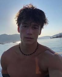 Bach Buquen, il bono virale su TikTok: on line i suoi video e le foto  PRIVATE - BitchyX
