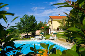 Istrien Kroatien Nur Einen Katzensprung Vom Kunstlerstadtchen Groznjan Entfernt Befindet Sich Dieses Grosse Ferienhaus Mit Pool G Ferienhaus Istrien Kroatien