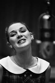 𝔻𝕖𝕓𝕠𝕣𝕒𝕙 🥃🖊️