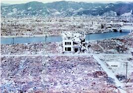 広島市への原子爆弾投下 （ひろしましへのげんしばくだんとうか）は、 第二次世界大戦 （ 太平洋戦争 ）末期の 1945年 （ 昭和 20年） 8月6日 （月曜日）午前8時15分 、 アメリカ軍 （米軍）が 日本 の 広島市 に対して世界で初めて 原子爆弾 「 リトルボーイ 」を実戦使用した出来事である。. åºƒå³¶åŽŸçˆ†ã®æ—¥ ãã‚‡ã†ï¼—ï¼'å¹´ ï¼˜ã‚«æœˆå¾Œã®æ¯å¹ æ¯Žæ—¥æ–°èž