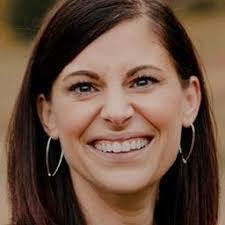 Lisa Betterton's Instagram, Twitter & Facebook