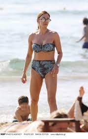 Η ελληνίδα τραγουδίστρια πήρε την απόφαση να αλλάξει τα μαλλιά της μετά από την επίσημη έναρξη του φθινοπώρου. H Ellh Kokkinoy Sta 46 Ths Me Magio Xwris Ixnos Retoys Eikones Zwh Iefimerida Gr