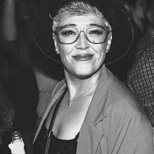 En el mes de la Mamá, Ta-Ta Supermercados nos trae increíbles sorteos!! En  esta oportunidad sortea 1 pack de secador + planchita marca Gama. Te gusta?  Solo necesitás compartir esta foto y