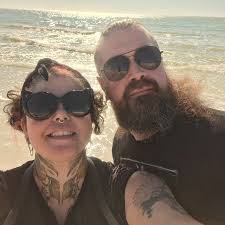 Holly Macabre (@hollymacabreart) • Instagram photos and videos