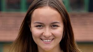 Sarah Chatfield's Instagram, Twitter & Facebook