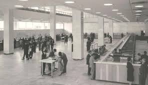 Banco de bogotá, 1988'den beri bireysel bankacılık operasyonlarını desteklemek için fis'in mevduatlarını, tasarruflarını, finansal yönetimini ve mimarisini kullanmaktadır. Gordon Bunshaft S O M Martinez Cardenas Banco De Bogota Bogota Colombia 1960 Road Alley Structures