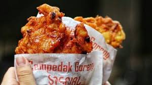 Masukkan bawang merah, bawang putih, dan cabai merah ke bagaimana cara membuat nasi goreng jawa yang enak? Aneka Olahan Si Harum Cempedak Dari Digoreng Hingga Digulai Kumparan Com