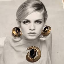 VINTAGE 1961 SARAH COVENTRY “Black Saturn” Brooch and Earring Set.