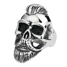 L'inspiration de ces têtes de mort barbus et moustachus vient de l'histoire du tatouage et le célèbre ainsi sur les vêtements. Bague Tete De Mort Barbu Univers Skull