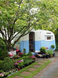 Small Backyard With Space Saving Decorating And Gardening Ideas Vintage Camper Retro Caravan Backyard
