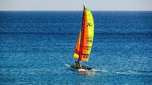 Genericamente, podemos dividir os barcos à vela em barcos monotipos e em barcos de oceano ou cabinados. Foto Livre Vela Regata Lausanne Lsa Mar Embarcacao Nautica Desporto Hippopx