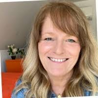 Suzanne Parsons's Instagram, Twitter & Facebook