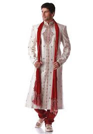 Kain sirat dikenali juga sebagai kain cawat merupakan pakaian asas kaum iban. Pakaian Adat Pakaian Adat India