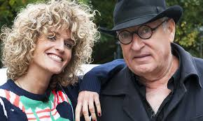 Inmiddels is hij hier rustiger onder geworden, al gaat hij de gedachte over zijn eigen dood nog vaak uit de weg. Youp Van T Hek Praat Openhartig Over Zijn Gezondheid