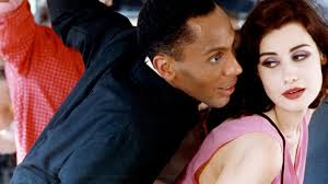 Two officers, ferrando and guglielmo, are taking a vacation with their fiancées, sisters dorabella and fiordiligi, at the skyline motel near the pleasure garden. Cosi Fan Tutte Film 1992