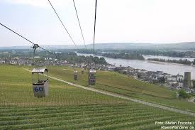 Breuer's ruedesheimer schloss provides the perfect setting for the end of a day of sightseeing in the historic city. Mittelrhein Durch Den Niederwald Zur Zauberhohle Wandern Mit Rheinwanderer De Rheinwanderer De