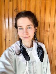 Ma tudtam meg, hogy az e heti Új Ember Mértékadó rovatában benne vagyok. 🥰  . Olyan jólesik ez a vélemény/kritika, annak ellenére is, hogy elég nagy  meglepetésként ért a cikk létezése.