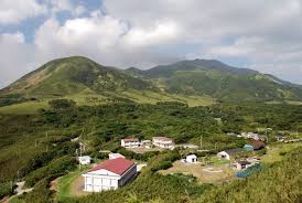 諏訪之瀬島火山の主な成層火山体は御岳（おたけ）火山である。 御岳火山の噴出物は下位より、古期・中期・新期噴出物に分けられており、 海面上の火山体のほとんどは7～6万年前以降に形成された。 新期噴出物の下部に姶良tn テフラ(at. è«è¨ªä¹‹ç€¬å³¶è¦³å…‰ã®é­…åŠ›ã¯ ãŠã™ã™ã‚ã®è¦‹æ‰€ã‚„ç©´å ´ã¯ ã‚¢ã‚¯ã‚»ã‚¹ã‚‚ç´¹ä»‹ Travelnote ãƒˆãƒ©ãƒ™ãƒ«ãƒŽãƒ¼ãƒˆ