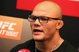 Anthony smith (born july 26, 1988) is an american professional mixed martial artist. Watch Anthony Smith Speak About Fighting With Home Intruder