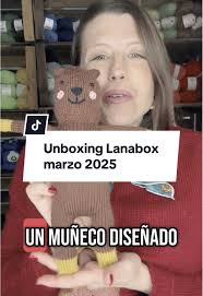 Hoy te desvelo el contenido de la caja sorpresa para tejedoras lanabox de  marzo 2025. Es una caja pensaba en las personas pequeñas que nos rodean e  incluye tres madejas de Mokosh de Hey Mamá Wolf, el ...