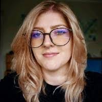 Robyn Palmer's Instagram, Twitter & Facebook