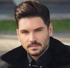 Dünya ses getirmiş şampiyon kafkas kimdir oğluna gösterecek. Tolgahan Sayisman Kimdir Sampiyon Dizisi Firat Bolukbasi Kafkas Dizi Seti