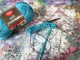 The results are the same, so the choice is up to you, and you should use the technique that you prefer. Knitting With Magic Loop