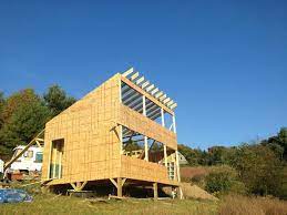 Andrew And Shawna Are 2400 In To Their Tiny House Build They Have Recycled All The Windo Construccion Sustentable Construccion Ecologica Vivienda Prefabricada