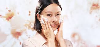 What is a Facial Cleanser & How to Use It?