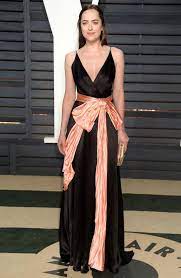 Dakota johnson wowed us with her gilded gucci gown at the oscars, but she wasn't finished yet. Dakota Johnson Vanity Fair Oscar 2017 Party In Los Angeles Celebmafia