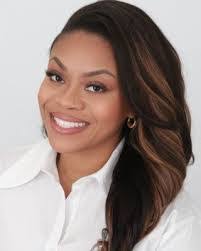 Samantha Caviness's Instagram, Twitter & Facebook