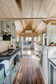 Maison Clover Tiny House En 2020 Interieurs De Toute Petite Maison Cuisines De Maison Minuscules Amenagement Maison