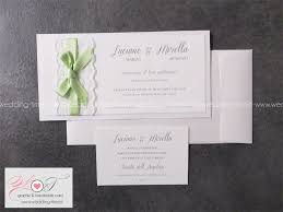 L'uso di segnaposto per matrimonio originali e raffinati è uno di quegli aspetti solo in apparenza secondari, invece in caso la decisione si rivolga verso segnaposto classici, non mancano molteplici opportunità all'interno della nostra selezione: Partecipazione Matrimonio Elegante E Raffinata Con Pizzo E Nastro Verde Partecipazione Di Matrimonio Matrimonio Partecipazione