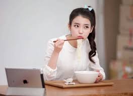 Iu Releases Her Cf Song For Nongshim S Hooroorook Noodles Iu Hair Kpop Nongshim