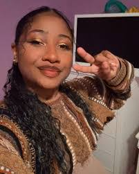 Kyra Lee's Instagram, Twitter & Facebook